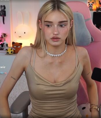 Full leaked Honeypuu private onlyfans photo