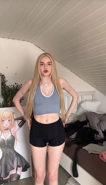 Full leaked Honeypuu private onlyfans photo