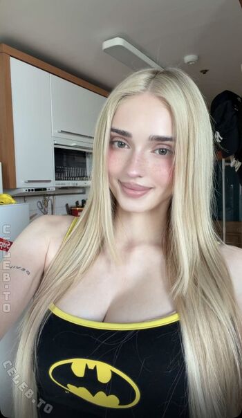Full leaked Honeypuu private onlyfans photo