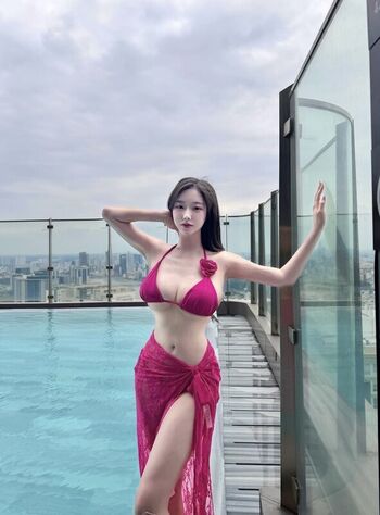 Full leaked Honeyvivi private onlyfans photo
