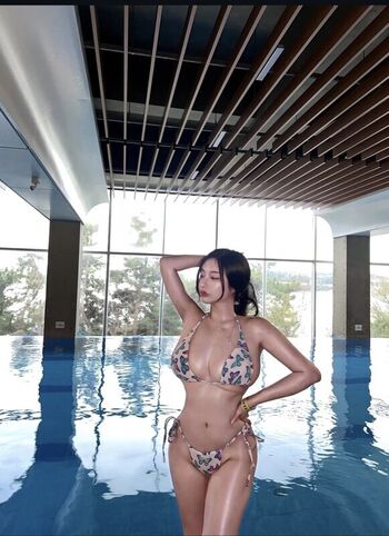 Full leaked Honeyvivi private onlyfans photo
