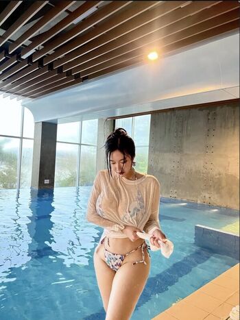 Full leaked Honeyvivi private onlyfans photo