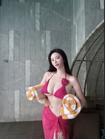 Full leaked Honeyvivi private onlyfans photo