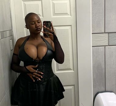 Full leaked Hood priincess page private onlyfans photo