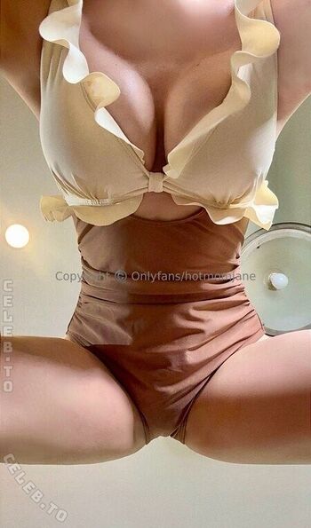 Full leaked Hotmomjane private onlyfans photo