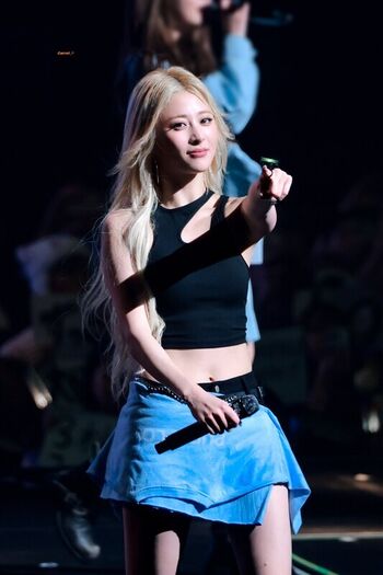 Huh Yunjin 허윤진