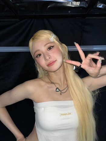 Full leaked Huh yunjin private onlyfans photo