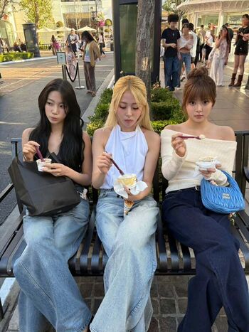 Huh Yunjin 허윤진