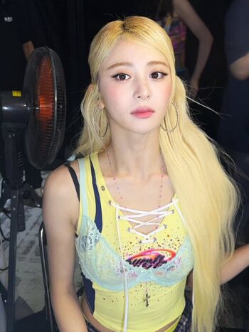 Full leaked Huh yunjin private onlyfans photo