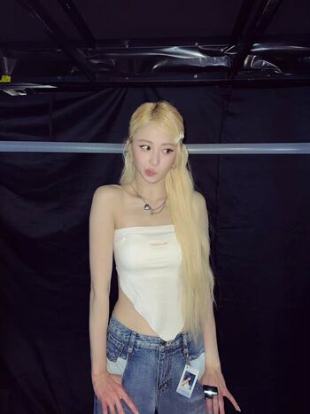 Full leaked Huh yunjin private onlyfans photo