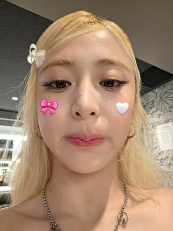 Full leaked Huh yunjin private onlyfans photo