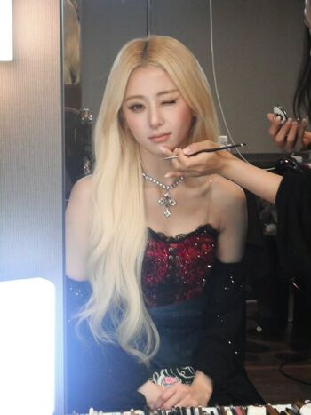 Full leaked Huh yunjin private onlyfans photo