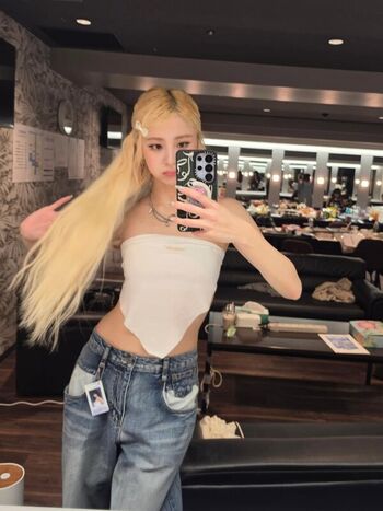 Full leaked Huh yunjin private onlyfans photo