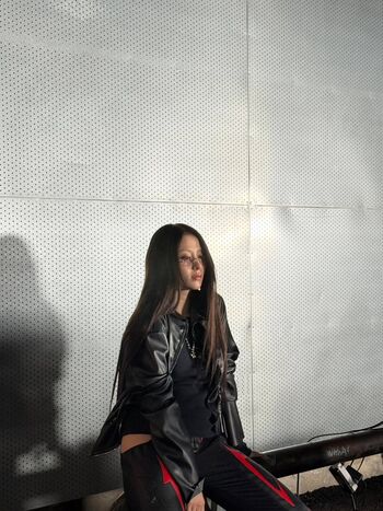 Full leaked Huh yunjin  page private onlyfans photo