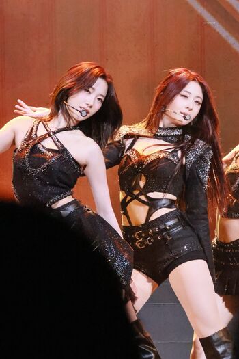 Full leaked Huh yunjin  page private onlyfans photo