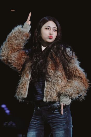 Full leaked Huh yunjin  page private onlyfans photo