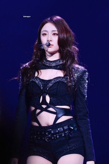 Full leaked Huh yunjin  page private onlyfans photo