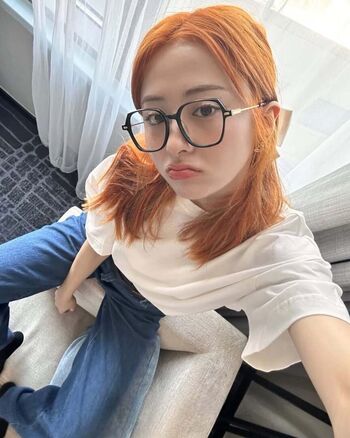 Full leaked Huh yunjin  page private onlyfans photo