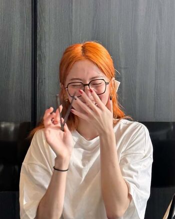 Full leaked Huh yunjin  page private onlyfans photo