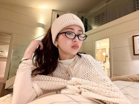 Full leaked Huh yunjin  page private onlyfans photo