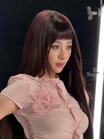 Full leaked Huh yunjin private onlyfans photo