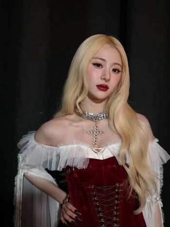 Huh Yunjin 허윤진