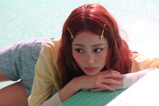 Huh Yunjin 허윤진