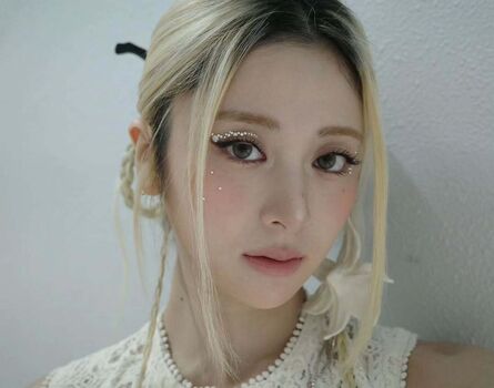 Huh Yunjin 허윤진
