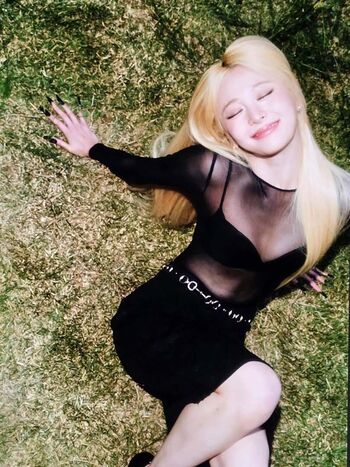 Huh Yunjin 허윤진