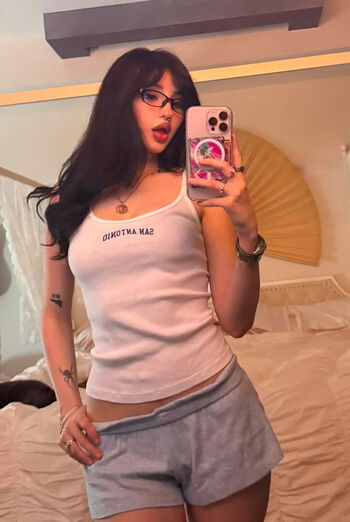 Full leaked Hundomewtwo private onlyfans photo