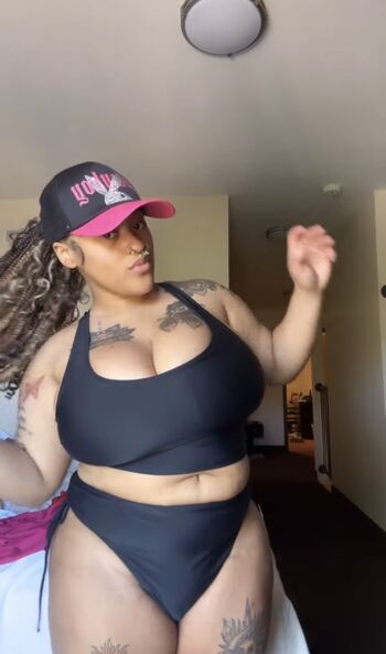 iamvaliayah