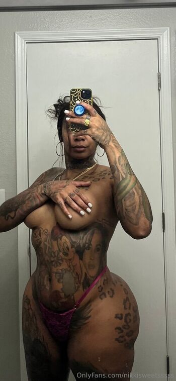 Full leaked Ilovenikkisweets private onlyfans photo