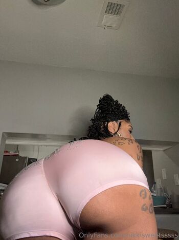 Full leaked Ilovenikkisweets private onlyfans photo