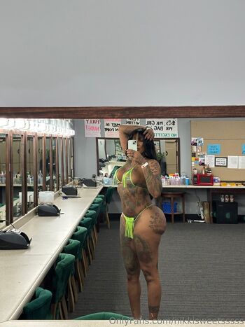 Full leaked Ilovenikkisweets private onlyfans photo