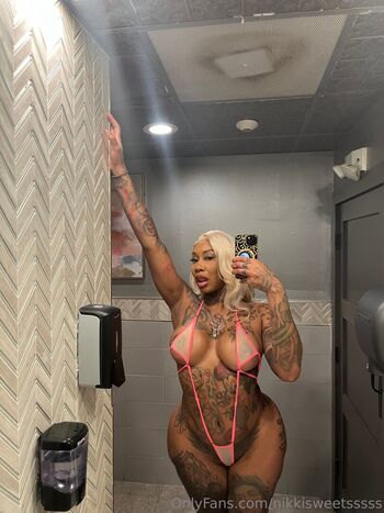 Full leaked Ilovenikkisweets private onlyfans photo