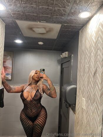 Full leaked Ilovenikkisweets private onlyfans photo