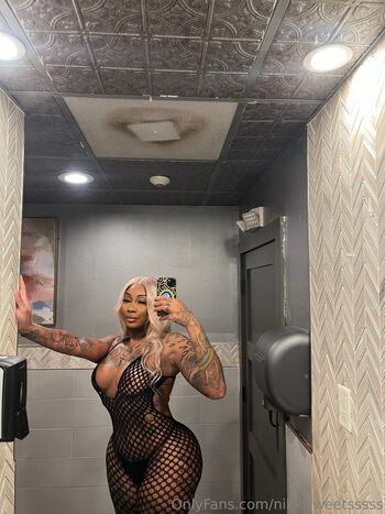 Full leaked Ilovenikkisweets private onlyfans photo