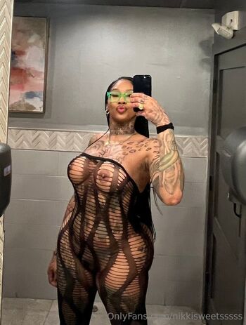 Full leaked Ilovenikkisweets private onlyfans photo