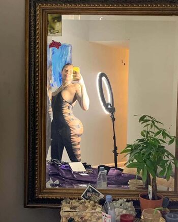 Full leaked Ilovenikkisweets private onlyfans photo