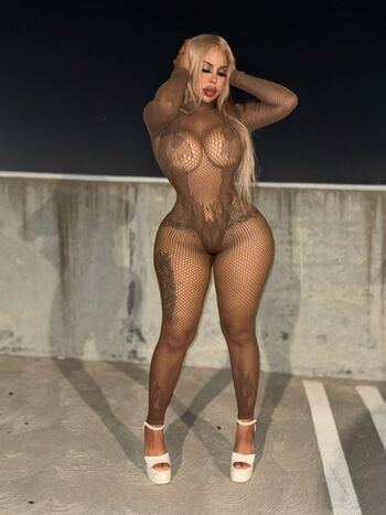 Full leaked Iluvcinnie private onlyfans photo