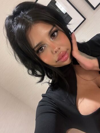 Full leaked Iluvcinnie private onlyfans photo