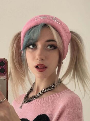 Full leaked Iluvmeww page private onlyfans photo