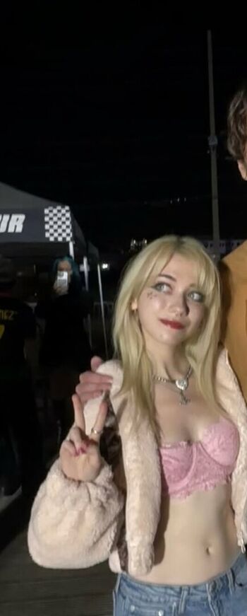 Full leaked Iluvmeww page private onlyfans photo