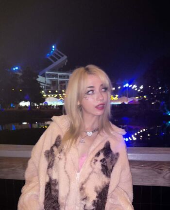 Full leaked Iluvmeww page private onlyfans photo