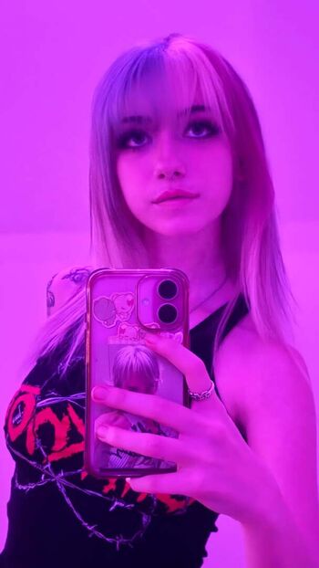 Full leaked Iluvmeww page private onlyfans photo