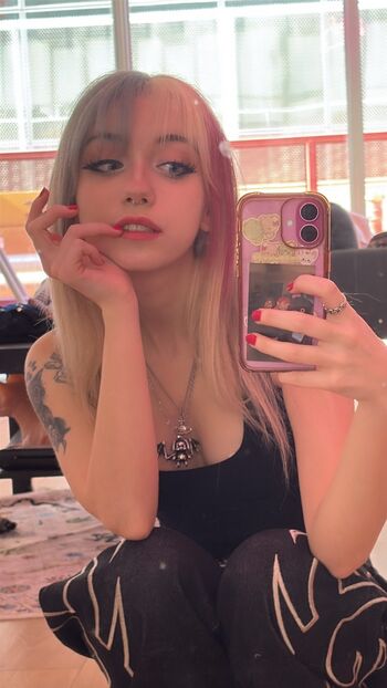 Full leaked Iluvmeww page private onlyfans photo