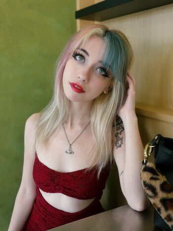 Full leaked Iluvmeww page private onlyfans photo