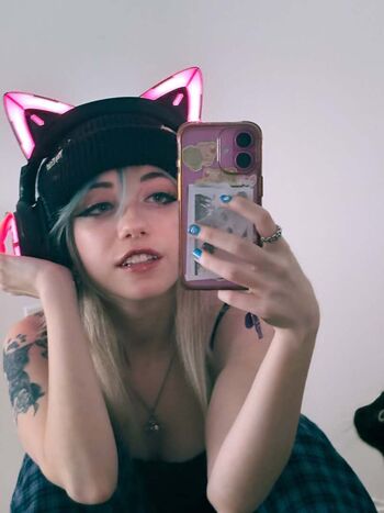 Full leaked Iluvmeww page private onlyfans photo