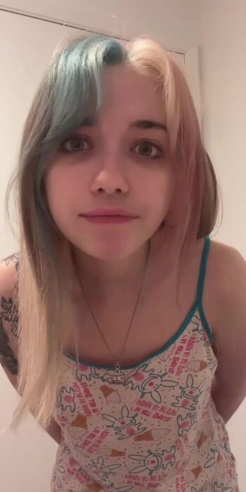 Full leaked Iluvmeww page private onlyfans photo