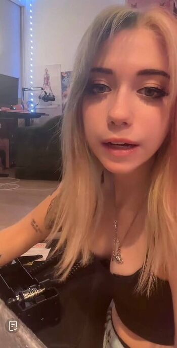 Full leaked Iluvmeww page private onlyfans photo